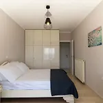 George Beachfront Apartment *