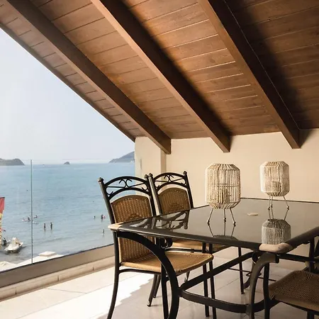George Beachfront Apartment