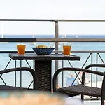 Apartment George Beachfront
