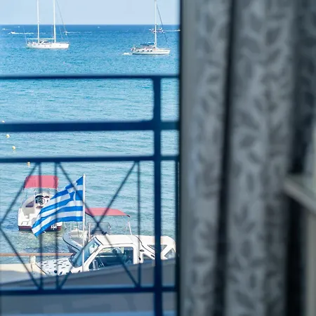 George Beachfront Apartment *