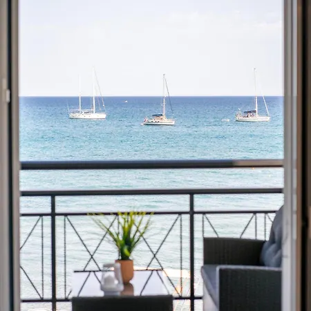 George Beachfront Apartment