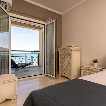 Apartment George Beachfront *