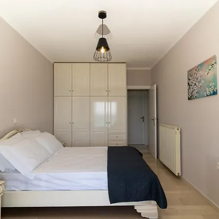 George Beachfront Apartman *