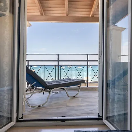 George Beachfront Апартаменты Литакия