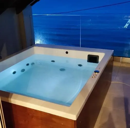 George Beachfront Apartament